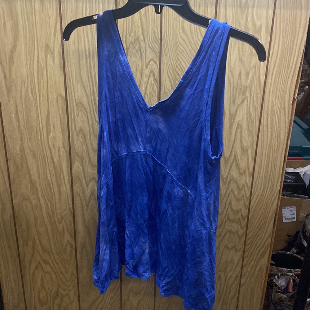 AEO Tank - Picture 3 of 3